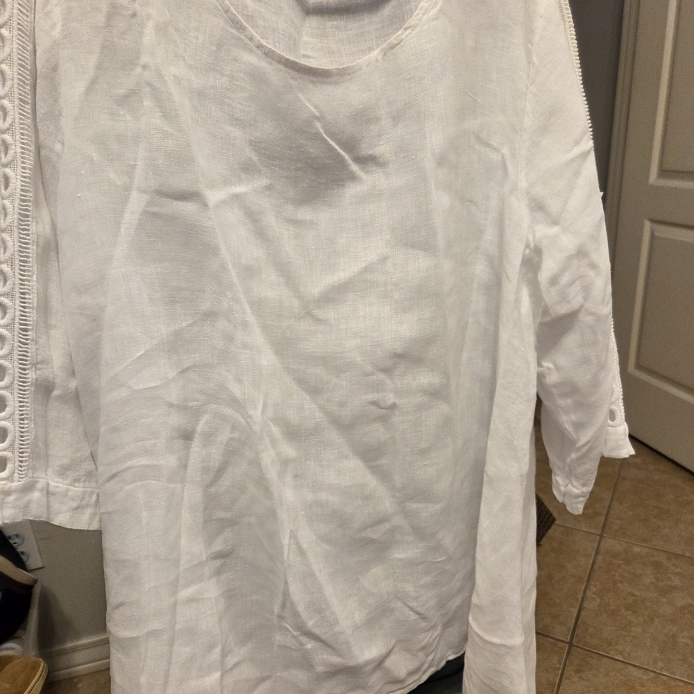 Women’s White Linen Tunic Top